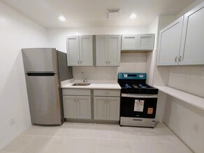 Building Photo - 45 E 51st St