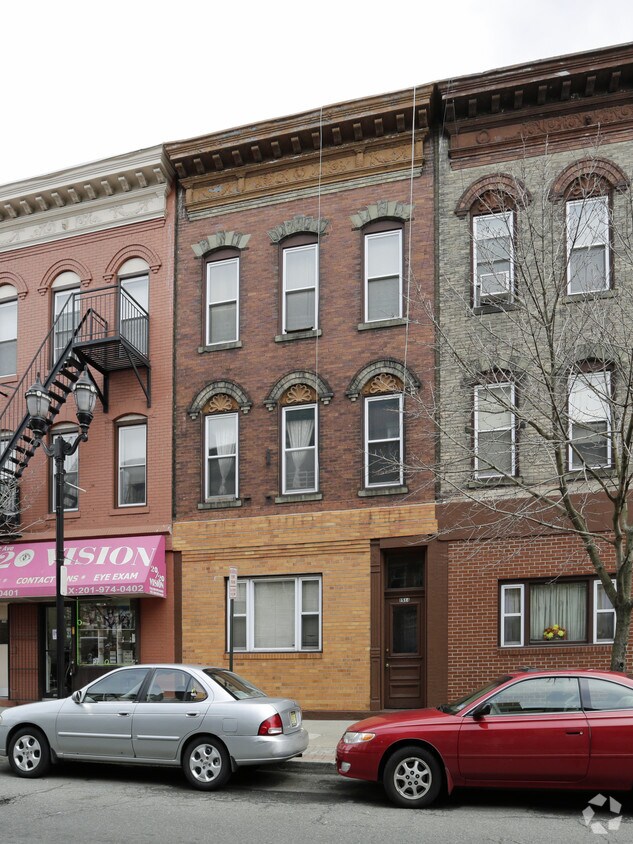 Building Photo - 1514 Summit Ave