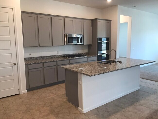 Foto del edificio - 10918 W Yates Ln