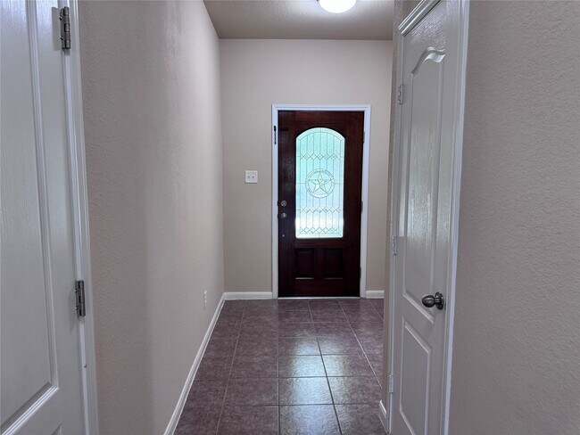 Foto del edificio - 151 Forest Heights Ln