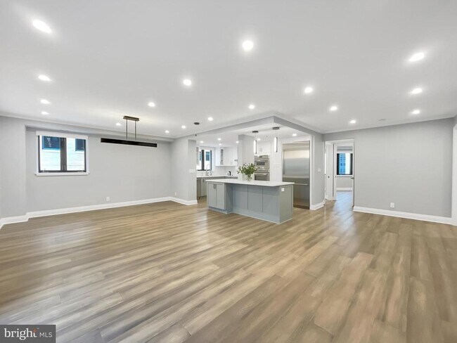 Foto del edificio - 4801 Hampden Ln