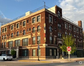Building Photo - 133 S 4th St