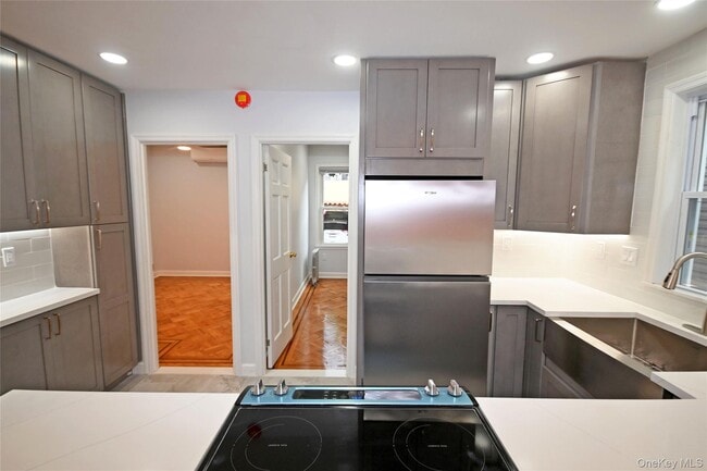 Foto del edificio - 70-30 66th Pl