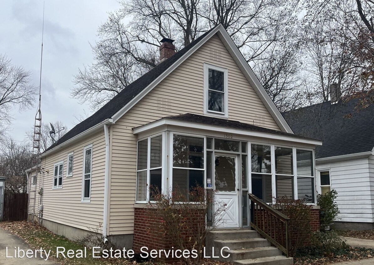 3 br, 2 bath House 1302 NORTH 2ND ST House Rental in Springfield