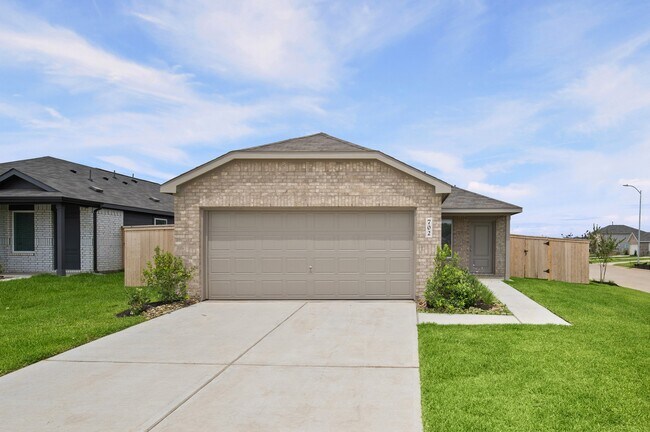 Building Photo - 702 Umbrella Tree Dr