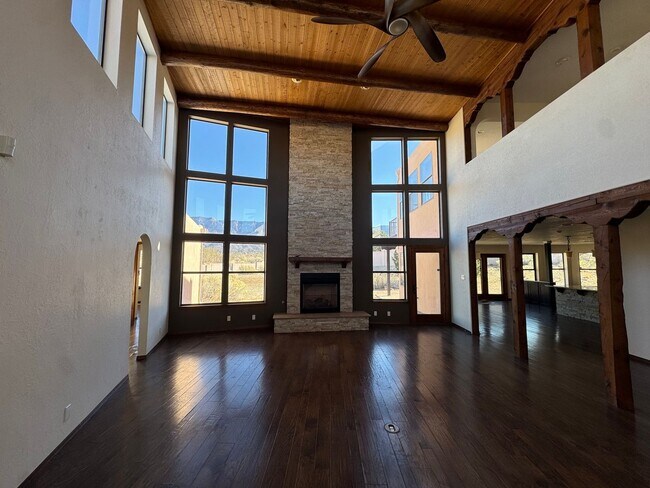 Foto del edificio - Glenwood Hills Luxury Home