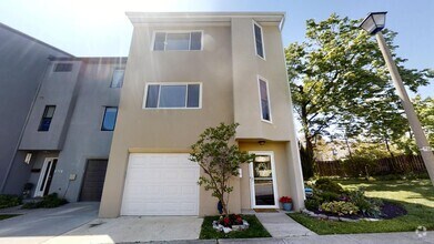 Building Photo - 1924 N Woodley St