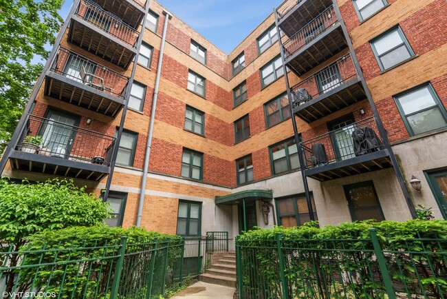 Building Photo - 2545 W Catalpa Ave