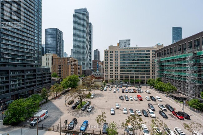 Photo du bâtiment - 251-251 Jarvis St