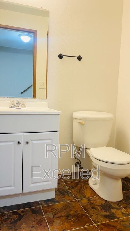 Building Photo - 2009 C St SE