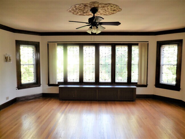 Foto del edificio - 3036 N Kolmar Ave