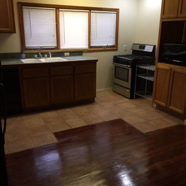 Foto del edificio - *RESERVE FOR SUMMER 2026* 5 Bedroom 3 Bath Chico Charmer