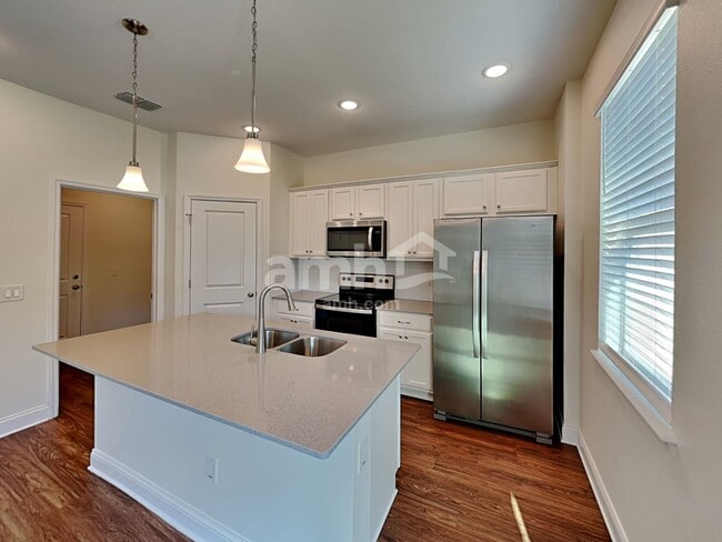 Building Photo - 6058 Little Blf Cir