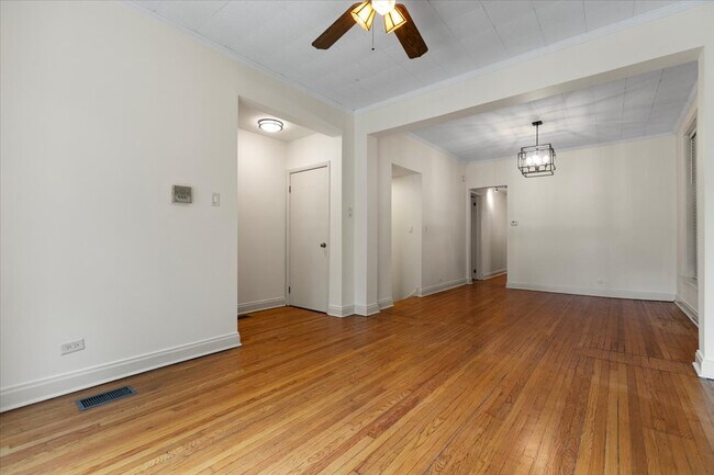 Foto del edificio - 3046 N Kenmore Ave