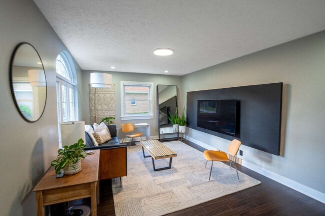 Building Photo - Spacious 4-Bedroom Home with Modern Amenit...