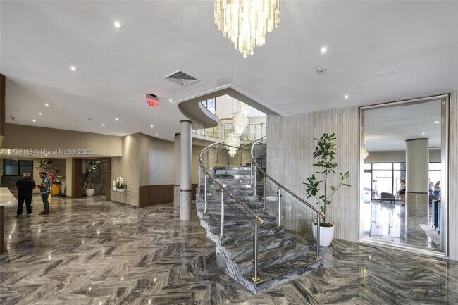 Foto del edificio - 5401 Collins Ave