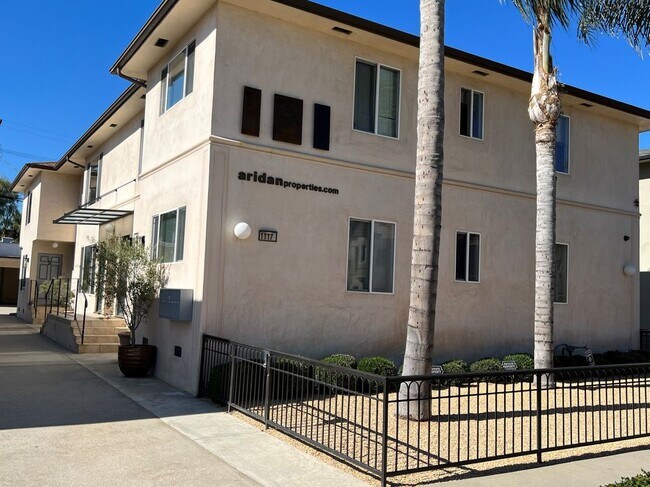 Foto del edificio - 1117 Cochran Ave