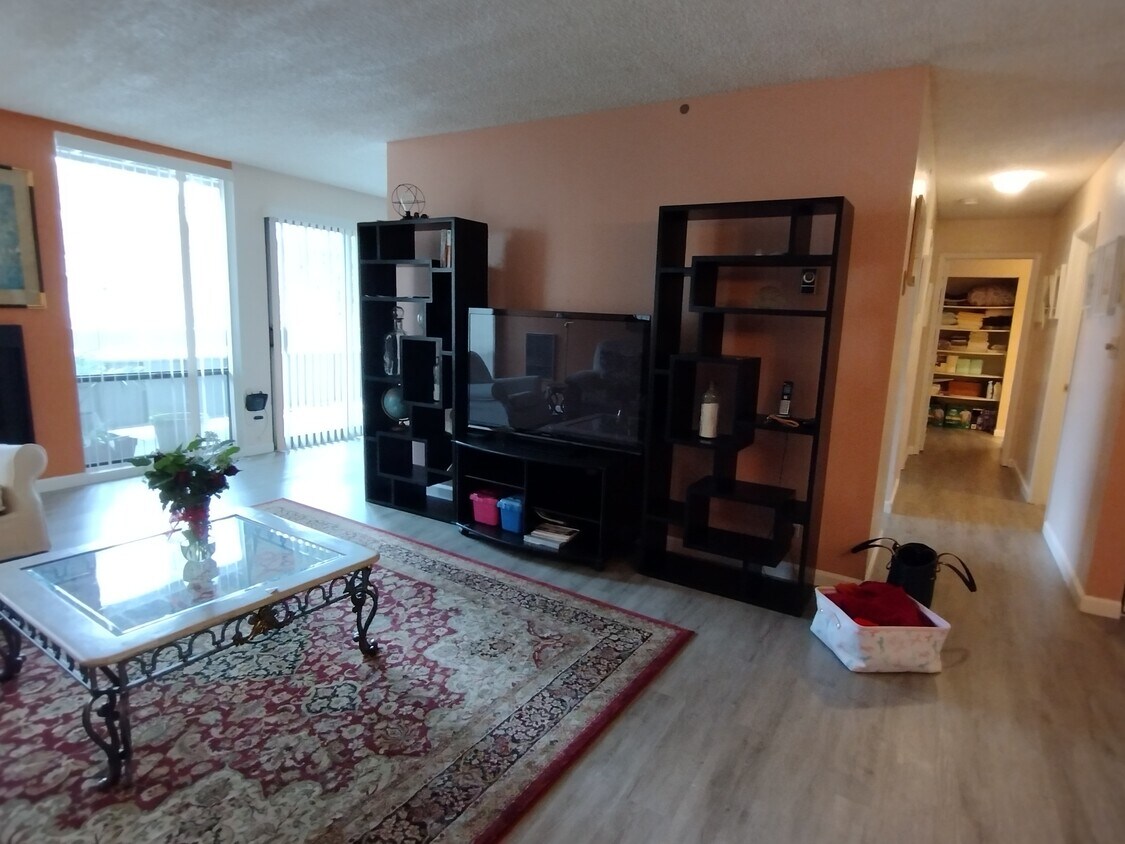 Living Room - 1051 Beach Park Blvd