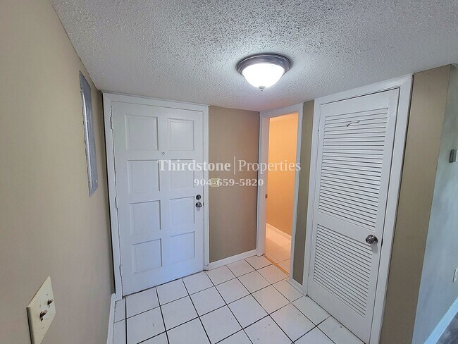 Foto del edificio - 722 OAKS MANOR CT UNIT L1-2, Jacksonville,...
