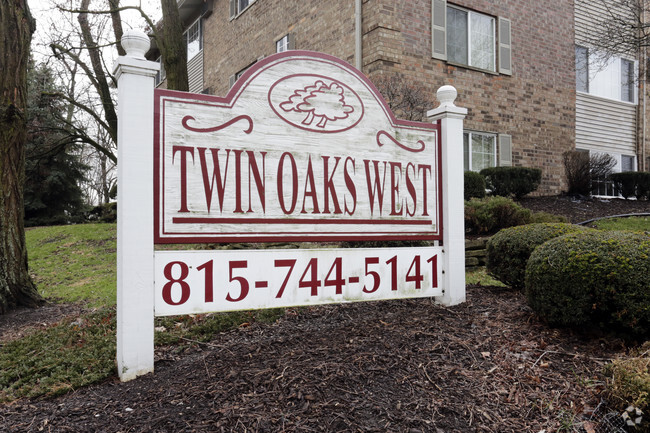 Foto del edificio - Twin Oaks West Apartments