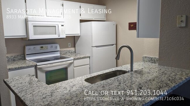Building Photo - 8933 Manor Loop