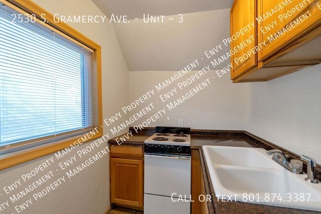 Building Photo - Charming 1 Bed - 1 Bath Updated Unit in Og...