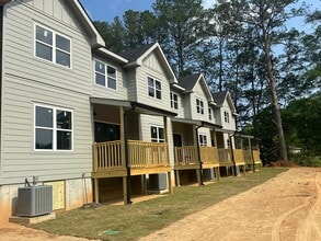 Building Photo - 43 Sanders Rd