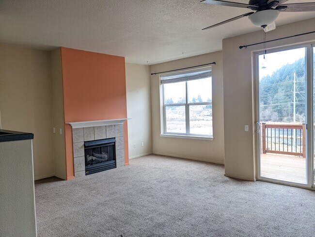 Building Photo - 117 NW Battaglia Ave