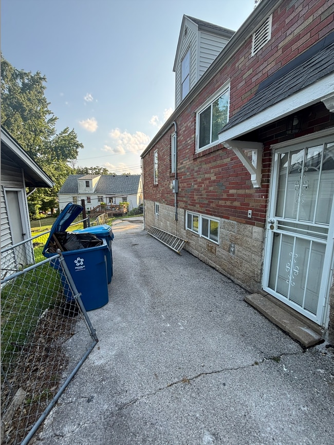 Building Photo - 7134 Farley Ave
