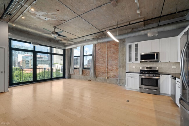Building Photo - 1516 S Wabash Ave
