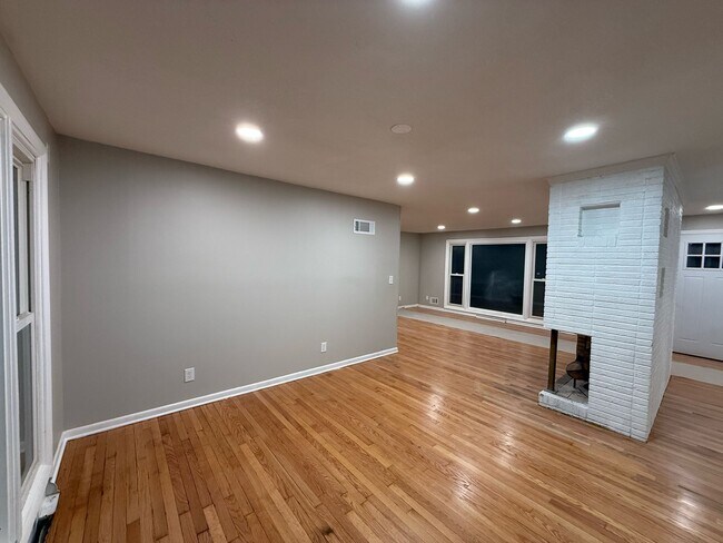 Foto del edificio - 9900 Richmond Dr