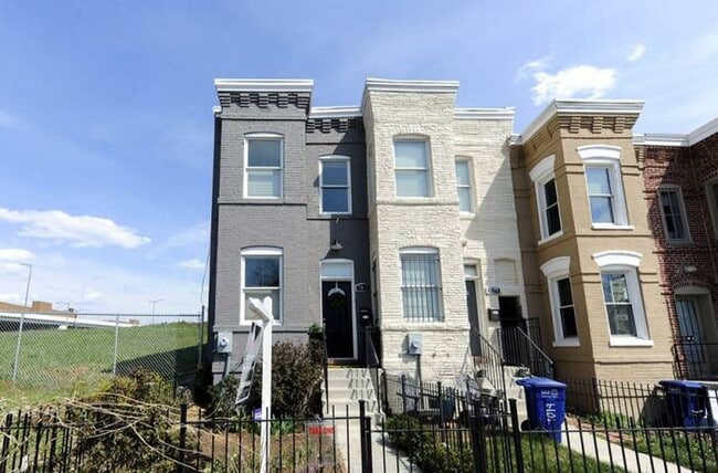 Photo - 1012 7th St SE House