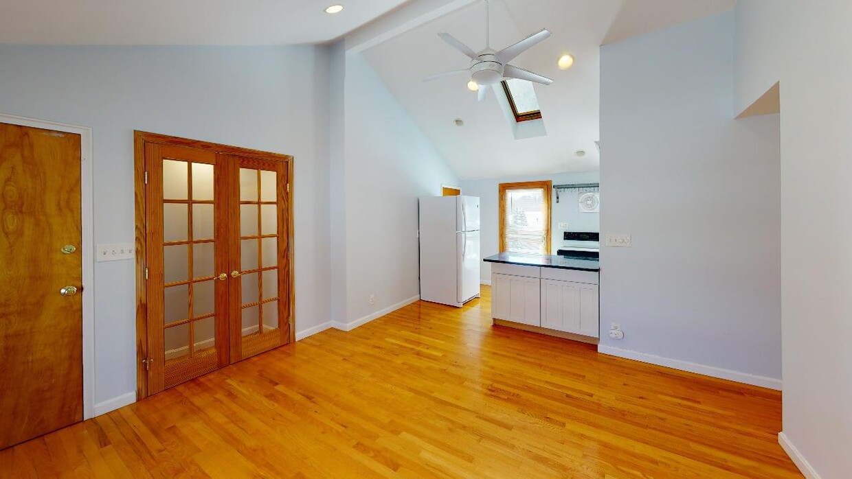 Primary Photo - 33 Summer St