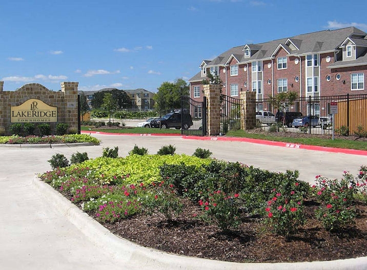 Primary Photo - Lakeridge Townhomes