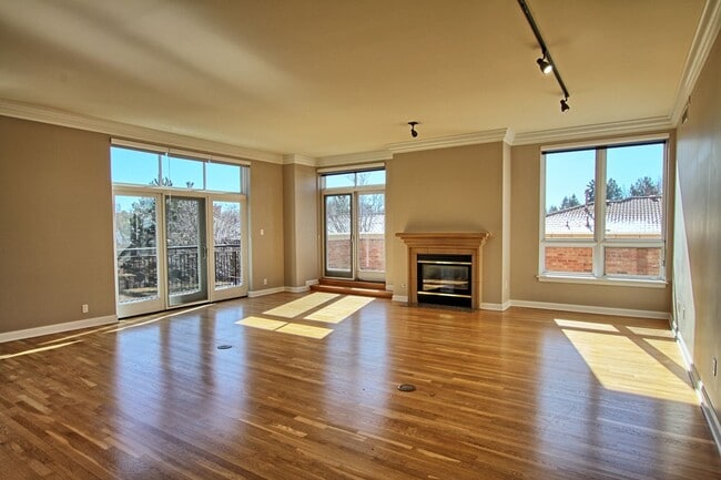 Foto del edificio - 2400 E Cherry Creek S Dr