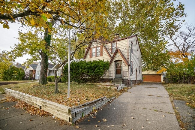 Building Photo - 409 E Melbourne Ave