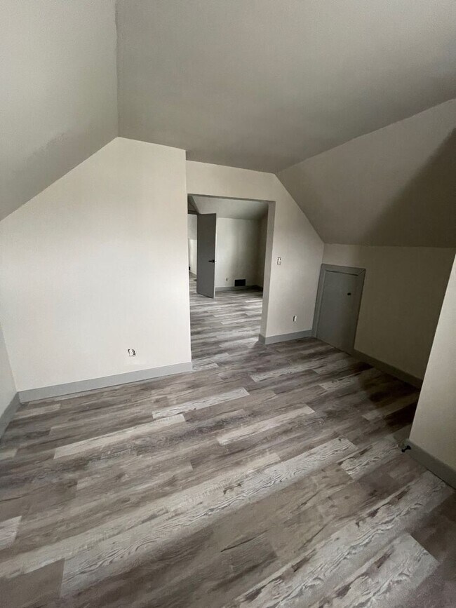 Foto del edificio - Charming 3-Bedroom Family Home with Modern...