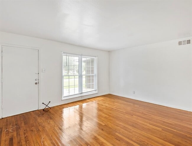 Building Photo - 8814 Vinearbor St