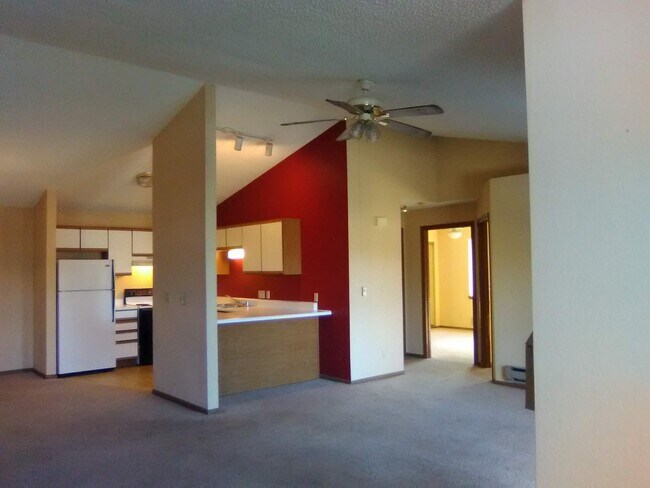 Building Photo - 230 Cardinal Dr