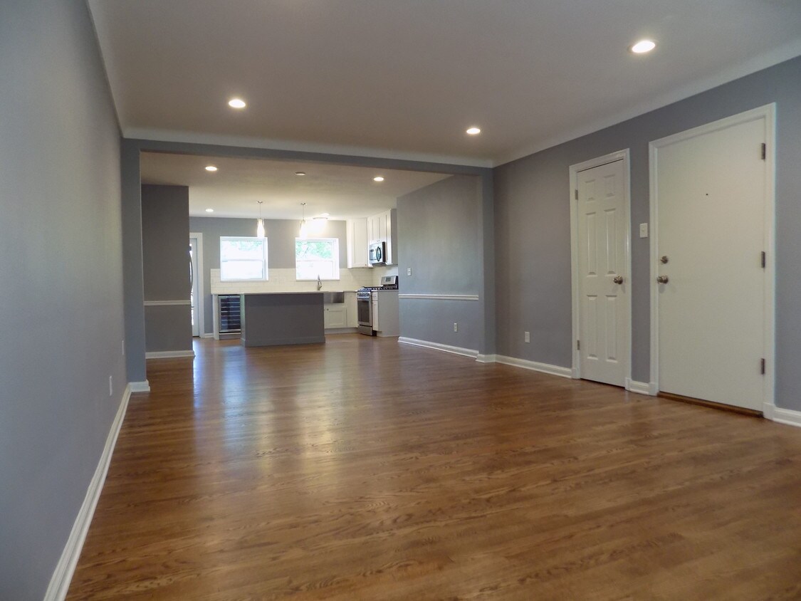 7508 Oxford Dr Unit 2E, Clayton, MO 63105 Condo for Rent in Clayton