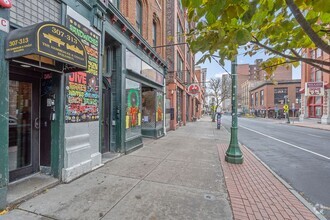 Building Photo - 307-313 S Clinton St