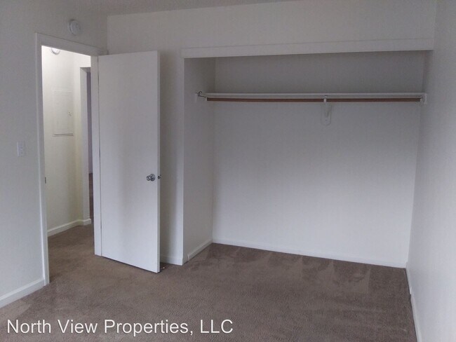 Building Photo - 760 Plymouth Dr NE