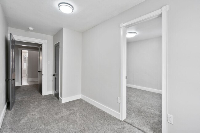 Foto del edificio - 3 bedroom 2 bath - newly updated, central air, GREAT LOCATION