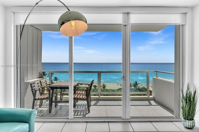 Foto del edificio - 5161 Collins Ave