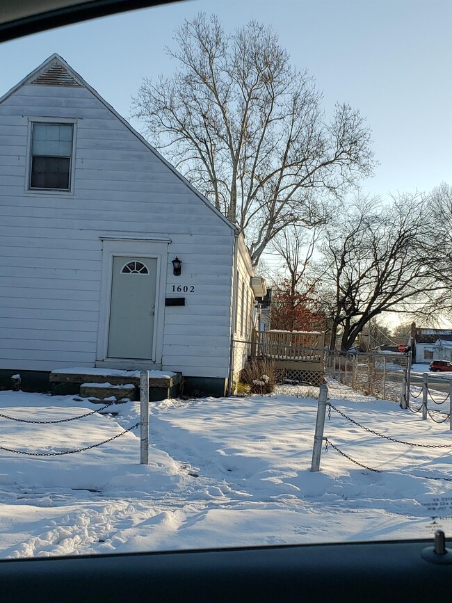 Building Photo - 1602 N Brookfield St