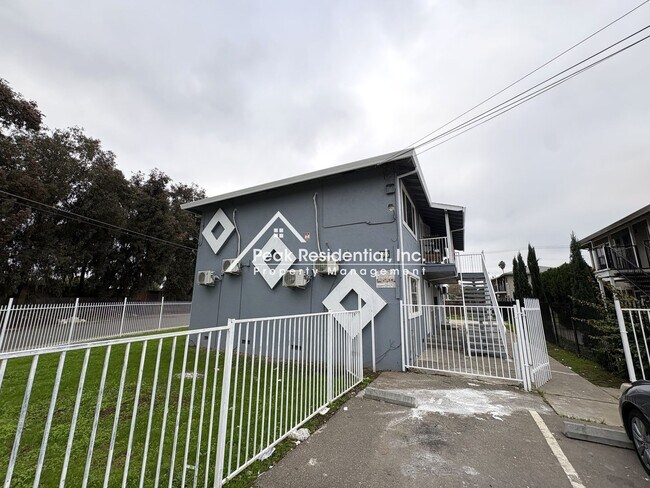 Photo - 42ndAve3916 Apartment