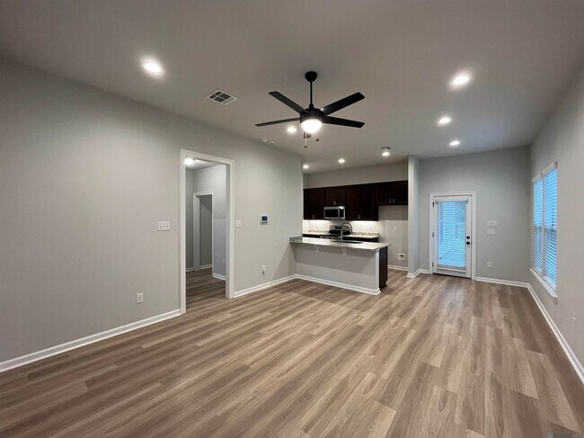 Building Photo - 28439 Middlebrook Way