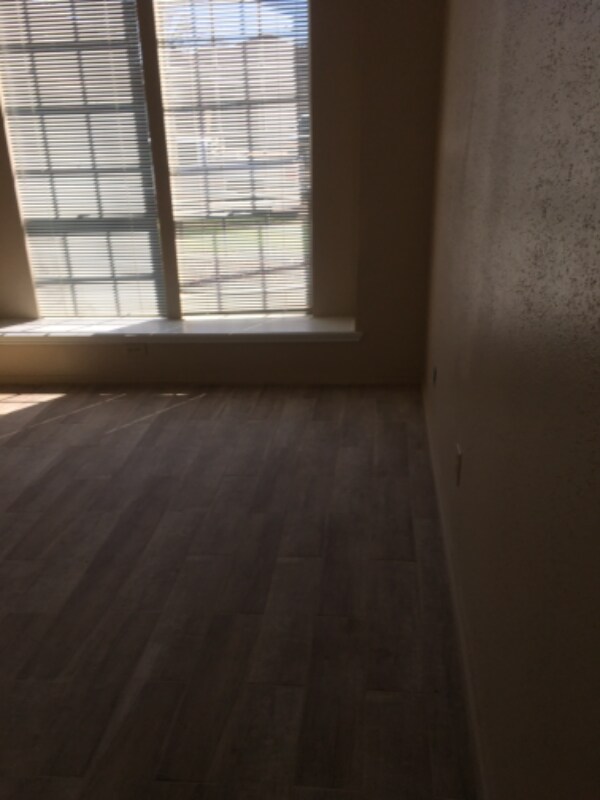 Building Photo - 107 Almond Dr