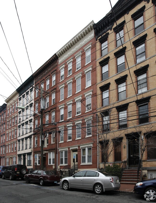 Primary Photo - 921 Park Ave