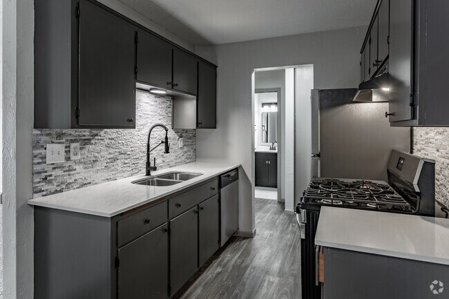 1 habitación, 1 baño - 729 pies cuadrados - Cocina - Lakecrest Apartments